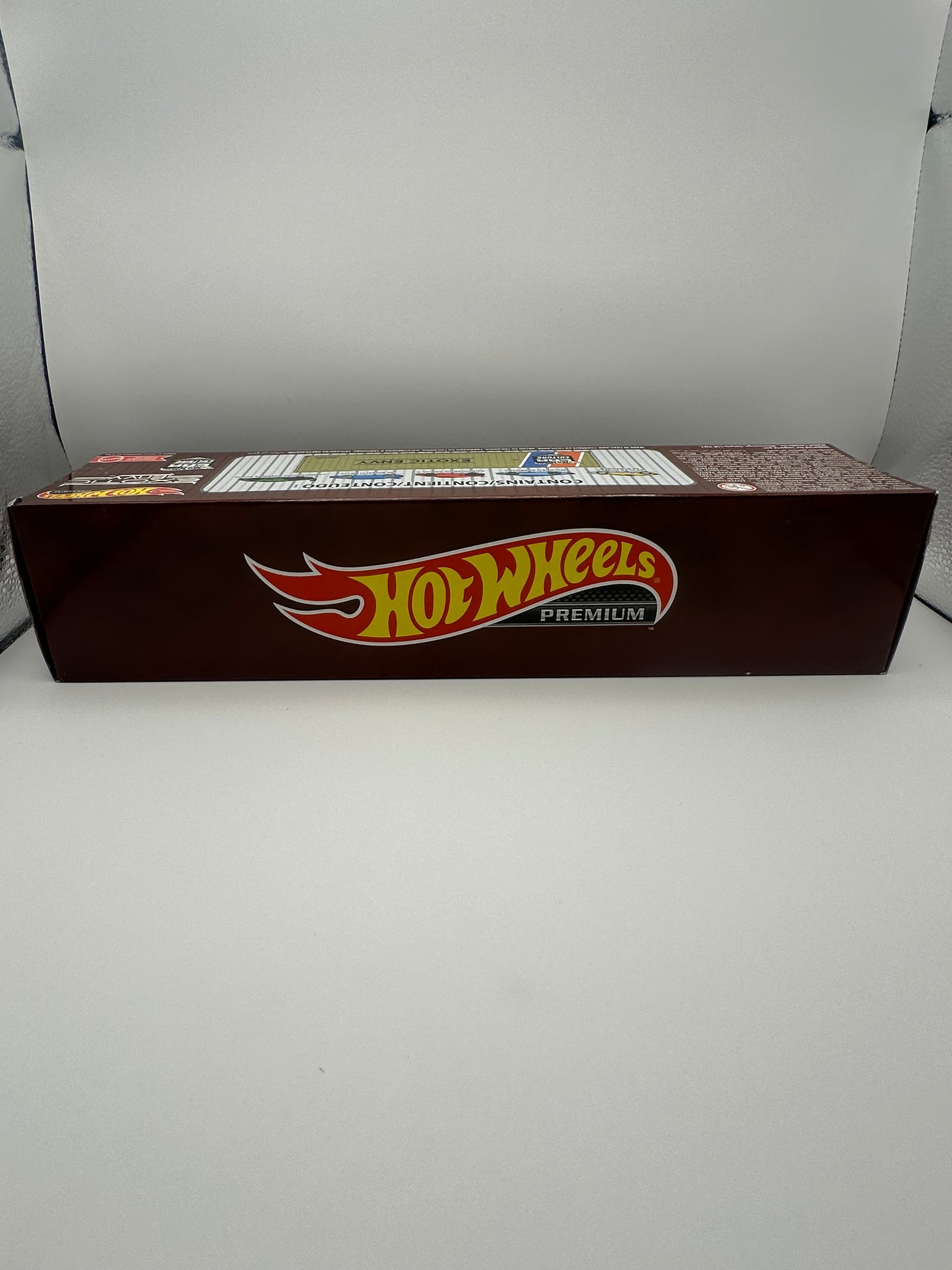 Hot Wheels Premium Exotic Envy 2 Container Set